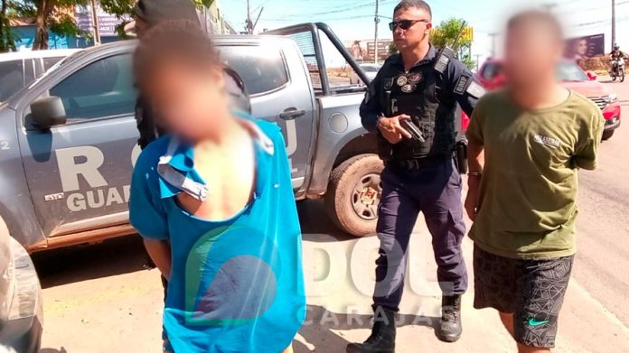 Jovem quase é linchado e irmão dele chega pra tocar o terror